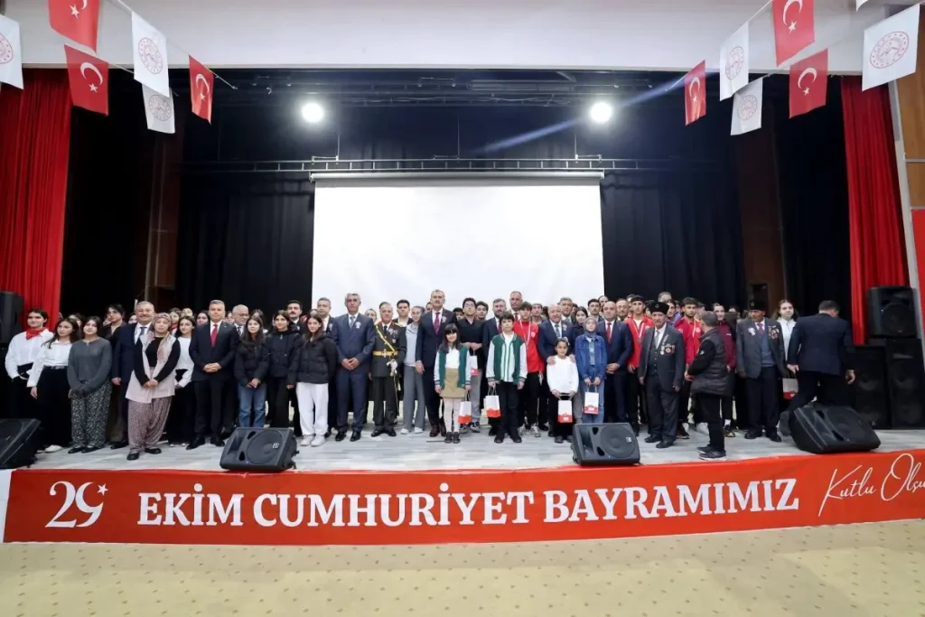 Ağrı’da 29 Ekim Cumhuriyet Bayramı coşkuyla kutlandı