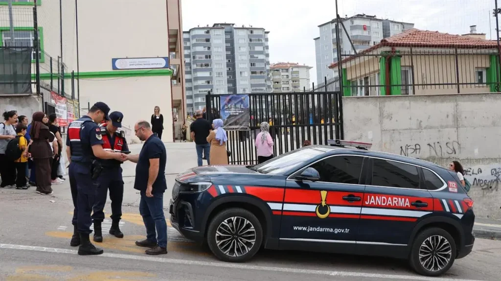 Ankara’da okul çevrelerinde 20 günde 19 bin kişi sorgulandı