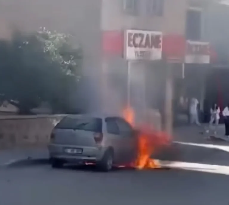 Yıldızkent’te park halindeki otomobil yangını paniğe neden oldu