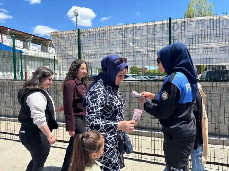 Kars Emniyeti’nden öğrencilere ve vatandaşlara güvenlik bilgilendirmesi
