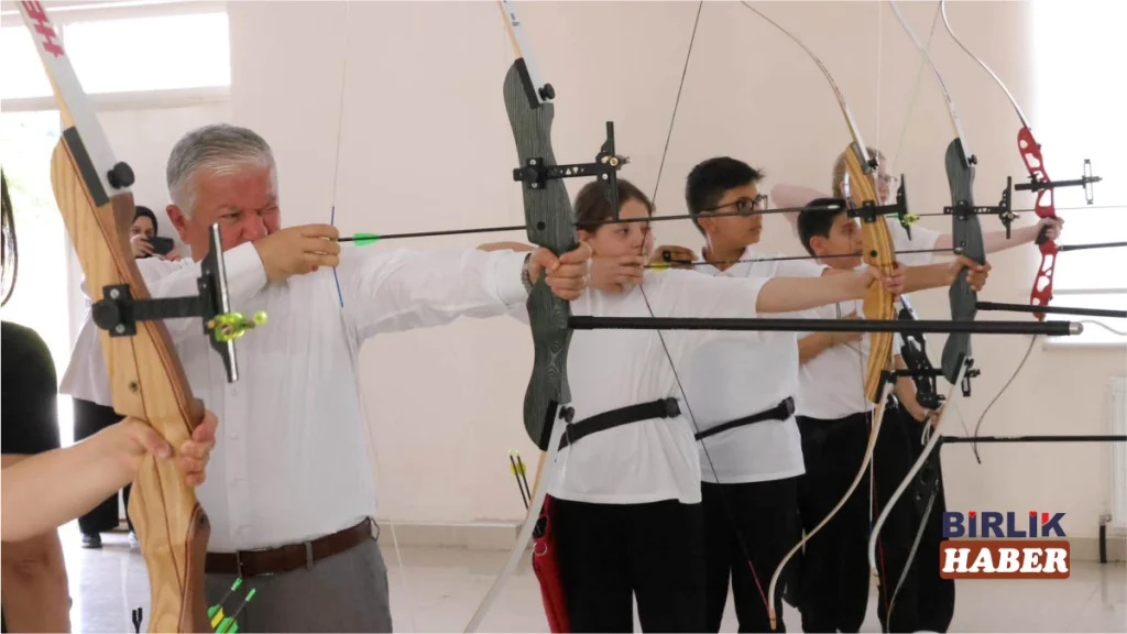 Vali Murat Duru GSB Yaz Spor Okulları’nda Gençlerle Buluştu