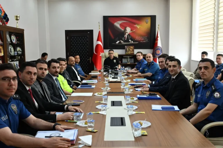 Kars Emniyeti’nde genel değerlendirme ve bilgilendirme toplantısı gerçekleştirildi