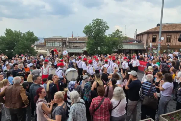 Ankara Kalesi’nde şenlik coşkusu yağmura rağmen yüzleri güldürdü