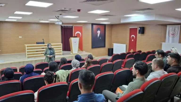 Yeşilay’dan Aile ve Sosyal Hizmetler Personeline Teknoloji Bağımlılığı eğitimi