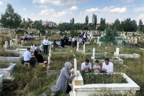 Kurban Bayramı’nda kabir ziyaretleri unutulmadı