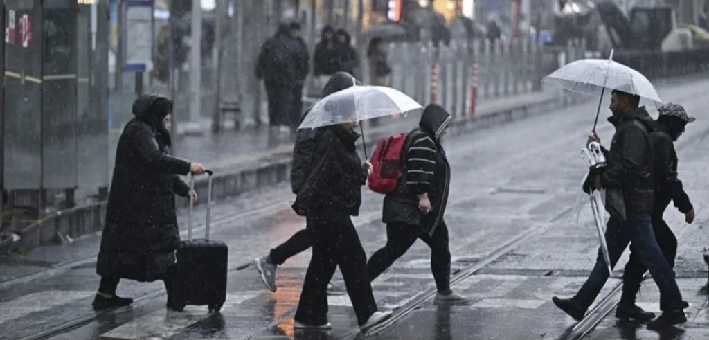 Meteoroloji’den 48 il için uyarı: Sağanak ve fırtına etkili olacak