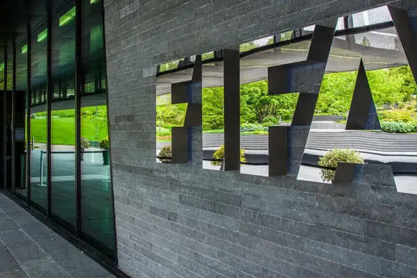 FIFA’dan 3 Türk kulübüne 3 dönem transfer yasağı