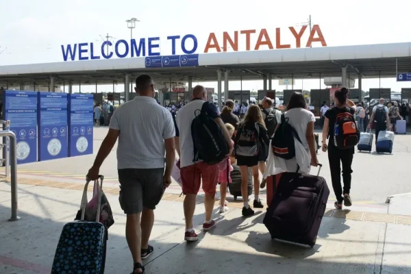 Antalyalı turizmcilerin yüzü bayramda güldü