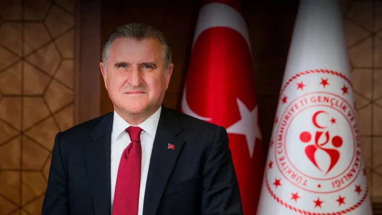 Bakan Bak duyurdu: Trabzon’a yeni spor yatırımları