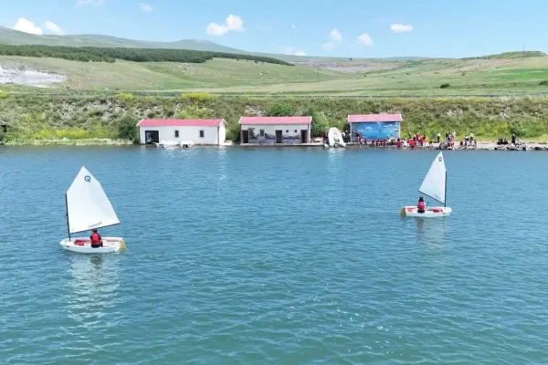 Kars’ta yelken heyecanı başladı: Çıldır Gölü’nde hedef Anadolu Ligi