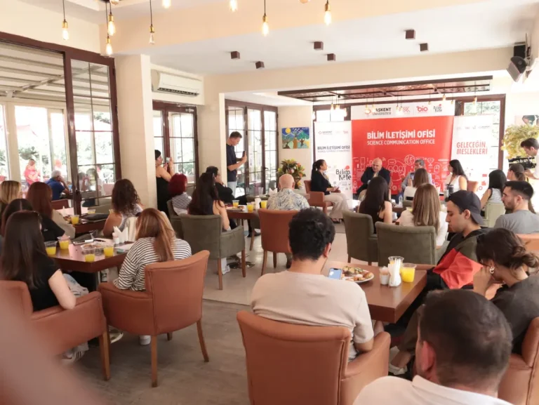 Üniversitelerden gençlere “geleceğin meslekleri” rehberliği