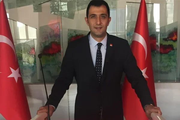 Selim Belediye Başkanı Barış Koç bir maaşını YENİ Parti’ye bağışladı